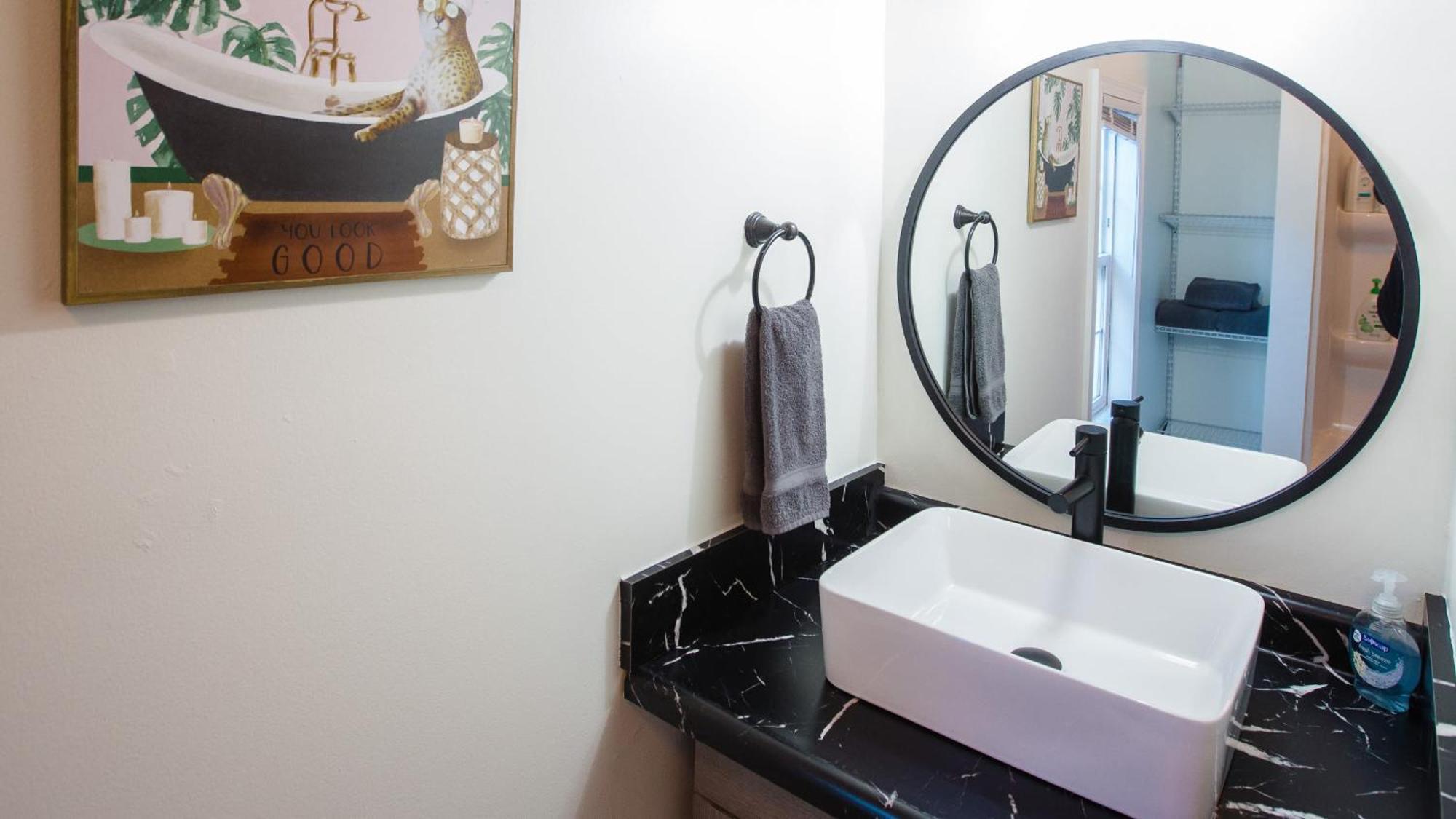 5 Mins To Speedway! Walk To Zoo, Wr Park, Iupui! Villa Indianapolis Exterior photo
